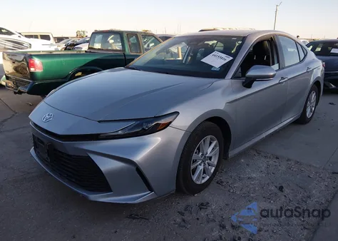 2025 Toyota Camry Le z USA, uszkodzony, nr VIN 4T1DAACK4SU075101